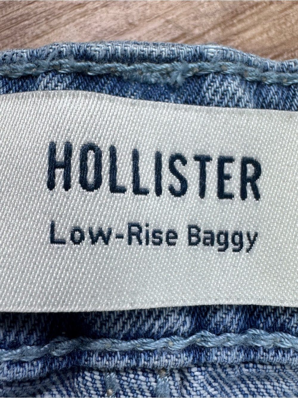 Hollister Low-Rise Baggy Jeans W32 14R Regular Light Wash Chain Charm Detail Y2K - Picture 7 of 11
